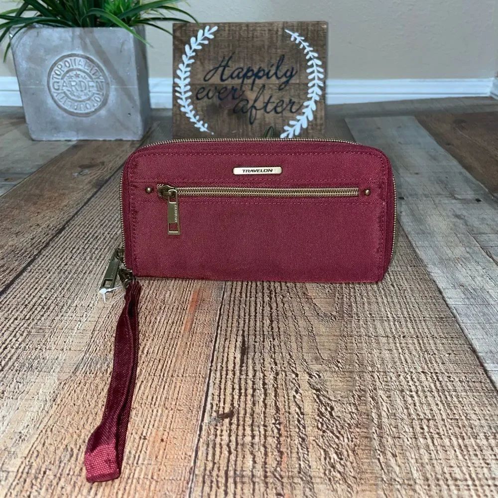 💜 Travelon Maroon Nylon RFID Blocking Zip Around Wristlet Wallet